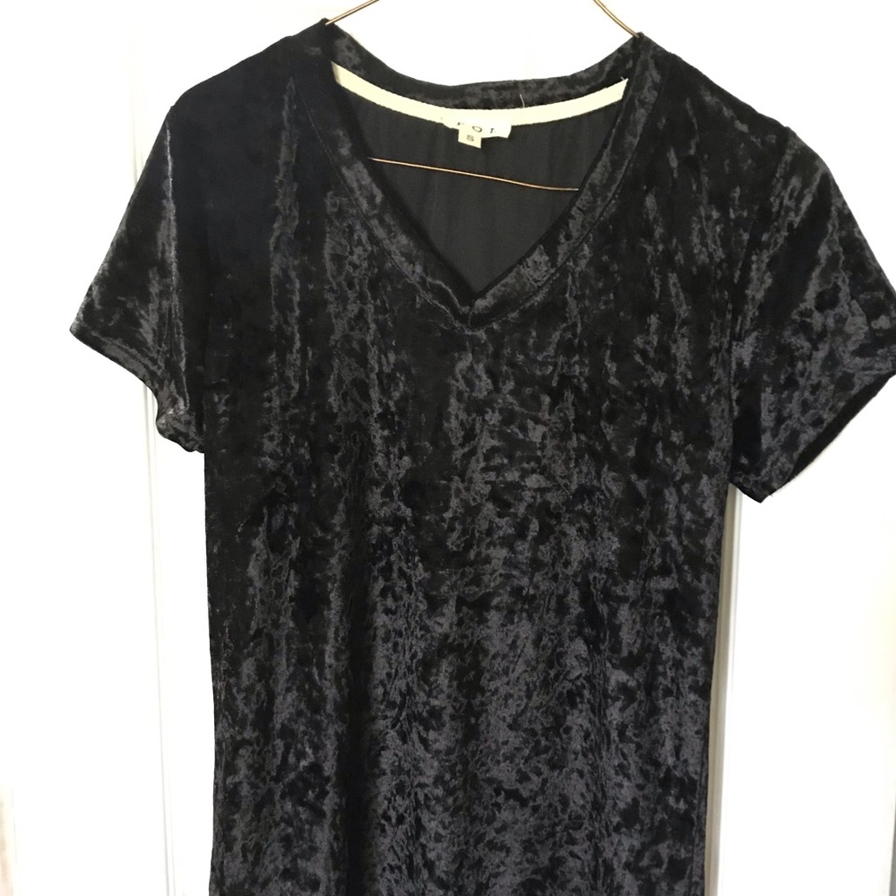 SUPER CUTE Black Crushed Velvet V Neck